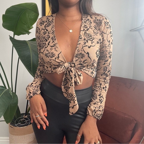 ❌SOLD❌ - 💫 Floral / Paisley Patterned Long Sleeve Crop Top 💫 - Picture 1 of 10